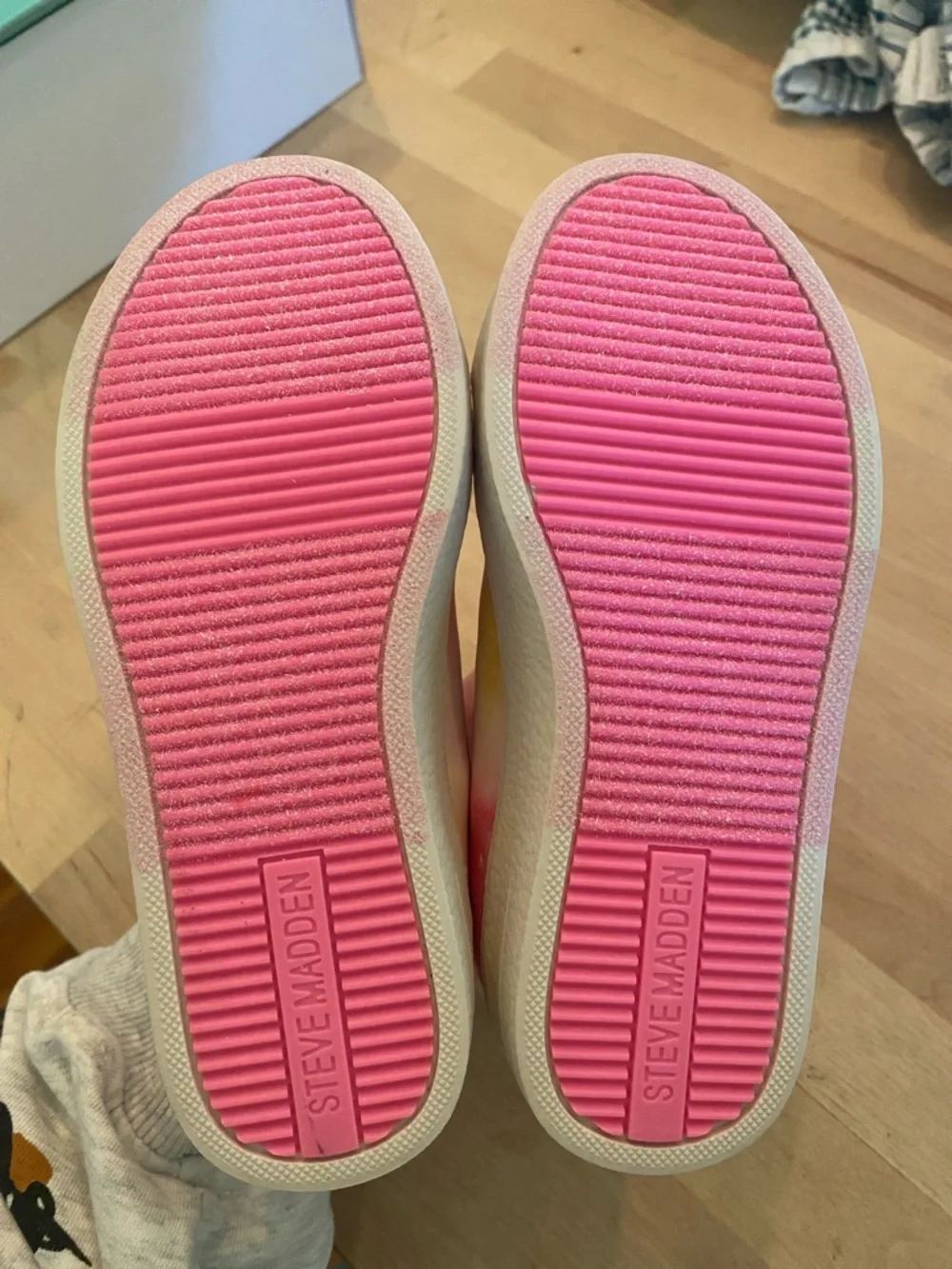 NWOT Steve Madden Toddler Girls' Poet Pastel Rainbow Charm Sneakers Size 11 - Picture 6 of 10